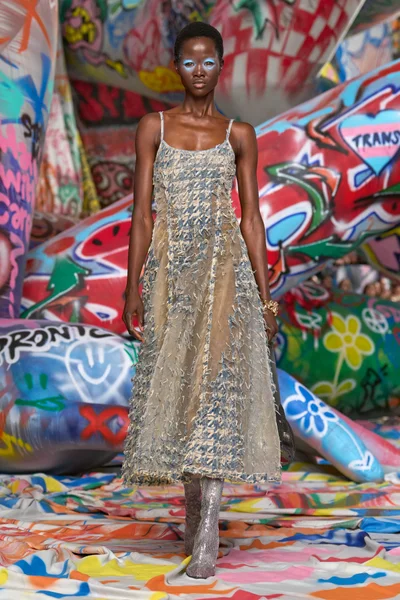 Look 70